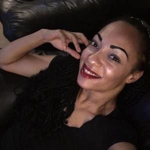 Meet your Posher, Carrie